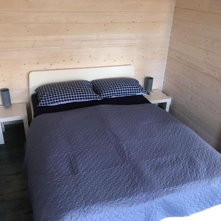 Отель Womocamp Holzhuette 1 Саулкрасты Экстерьер фото